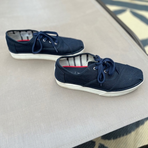 TOMS Navy Canvas Sneakers - Picture 2 of 9